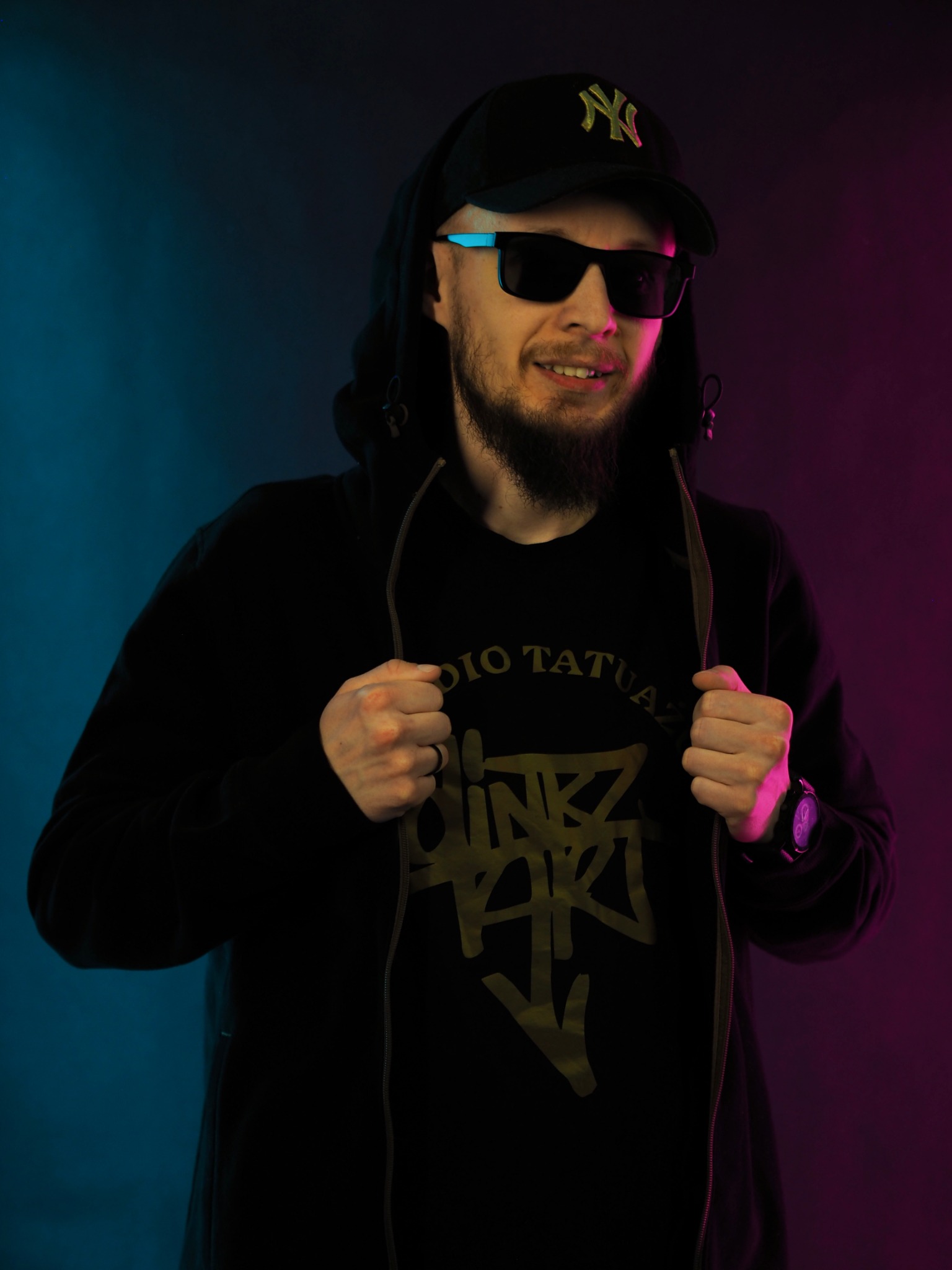 Jakub DINKZ Chruściel prowadzący szkolenie z kolorowego tatuażu PIMP YOUR COLORS